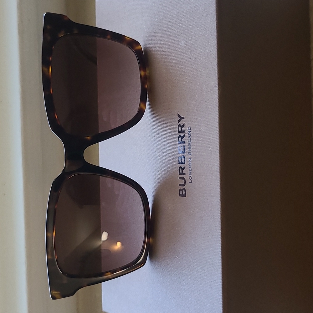 NEW AUTHENTIC BURBERRY SUNGLASSES 4335, SIZE 53-18-140, COLOR DARK TORTOISE
